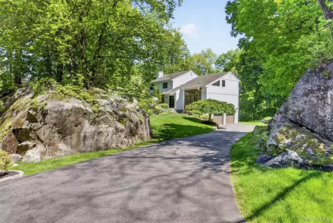 8 Amalfi Dr, Cortlandt, NY 10567