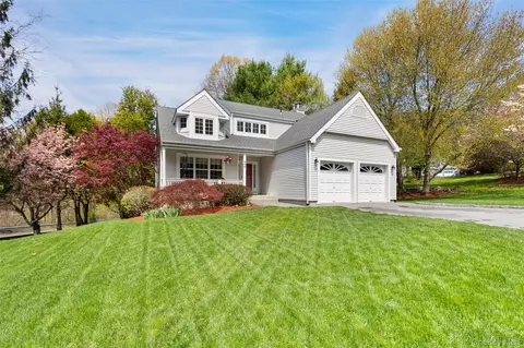 300 Rockwood Ct, Yorktown, NY 10598