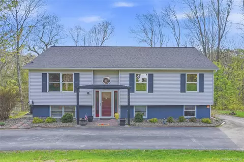 6 Taber Pl, Marlboro, NY 12542