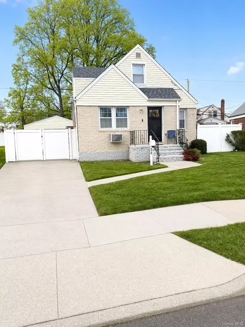 210 S King St, Elmont, NY 11003