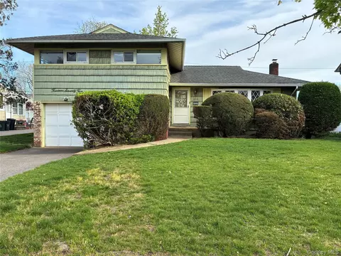 1474 Stephen Marc Ln, East Meadow, NY 11554