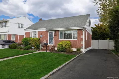 2915 Laurel Ave, Baldwin, NY 11510