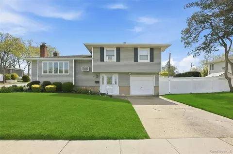 87 Stephen Dr, Plainview, NY 11803