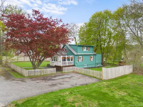 17 Heathcote Rd, Kent, NY 10512