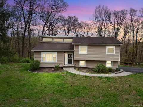 325 Oak Ridge Rd, East Fishkill, NY 12533