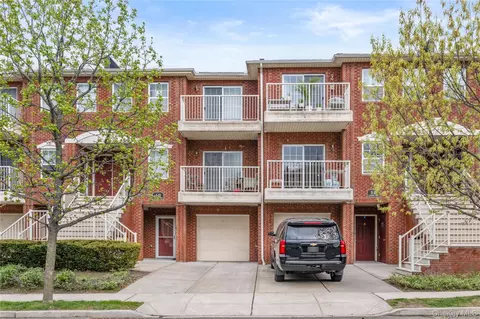 3-15 Endeavor Pl #A, College Point, NY 11356