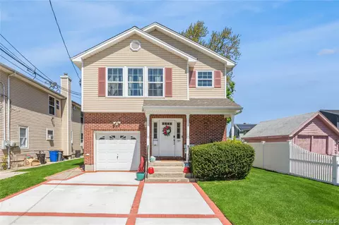 165 Wellesley St, Hempstead, NY 11550