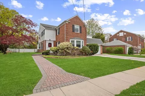 60 Broadway, Lawrence, NY 11559