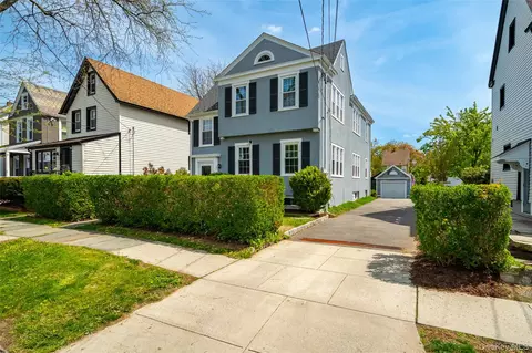 28 Spruce St, New Rochelle, NY 10805