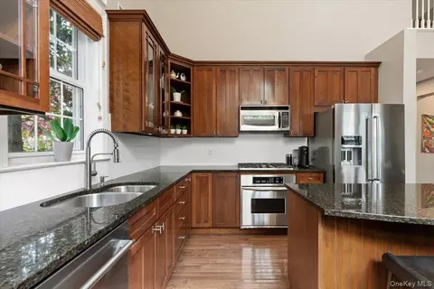 Kitchen - 67 Bellefair Rd, Rye Brook, NY 10573 photo 4 of 6