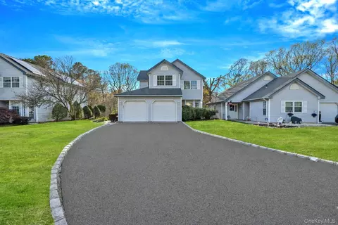 206 Dorado Ct N, Middle Island, NY 11953