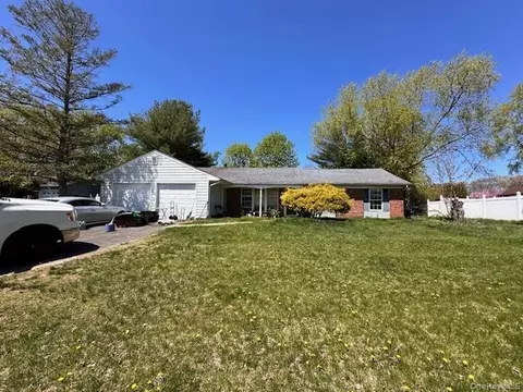 5 Orleans Grn, Coram, NY 11727