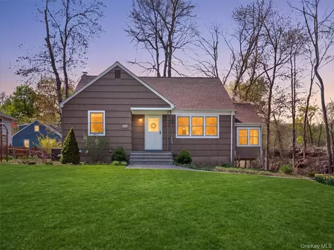 98 Greenbush Rd, Orangetown, NY 10983