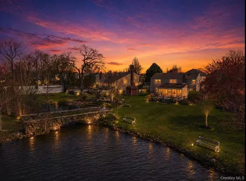 488 Everdell Ave, West Islip, NY 11795