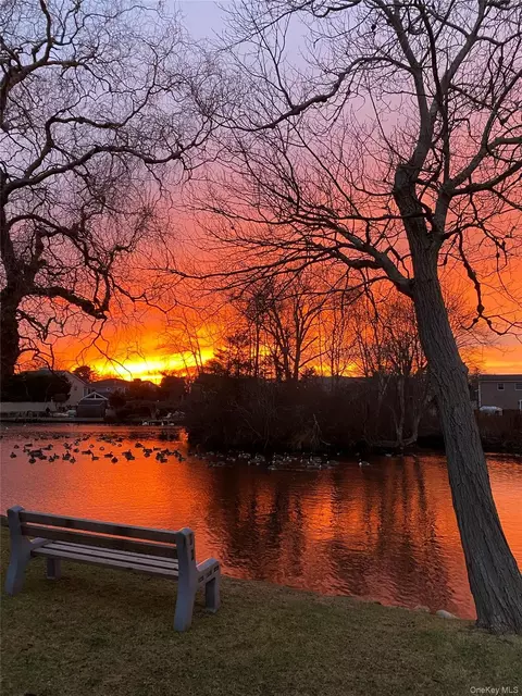 488 Everdell Ave, West Islip, NY 11795