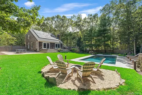 34 Harbor Blvd, East Hampton, NY 11937