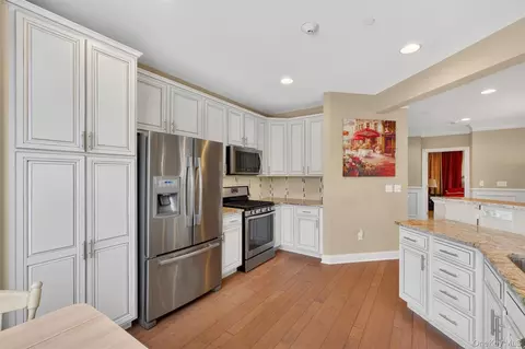 Kitchen - 734 Regency Dr, Fishkill, NY 12524 photo 2 of 4