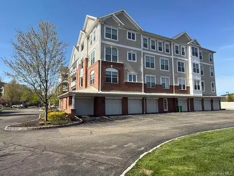 Exterior - 734 Regency Dr, Fishkill, NY 12524 photo 2 of 8