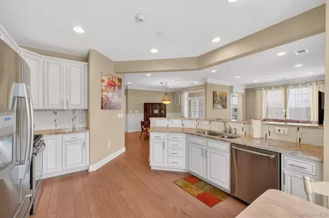 Kitchen - 734 Regency Dr, Fishkill, NY 12524 photo 3 of 4