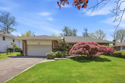27 Whittier Dr, North Hempstead, NY 11507