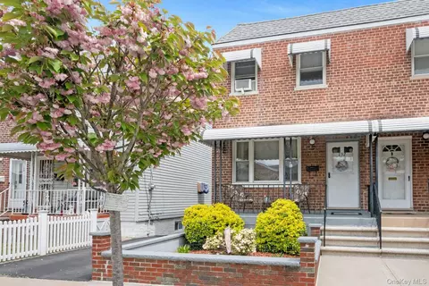 152 Meagher Ave, New York, NY 10465