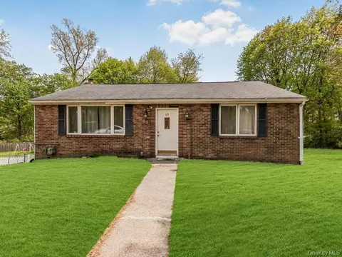 69 Cedar Ave, New Windsor, NY 12553