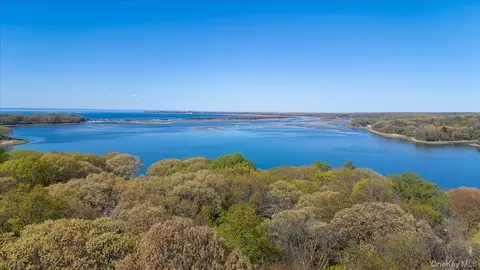 7 Spring Hl, Smithtown, NY 11780