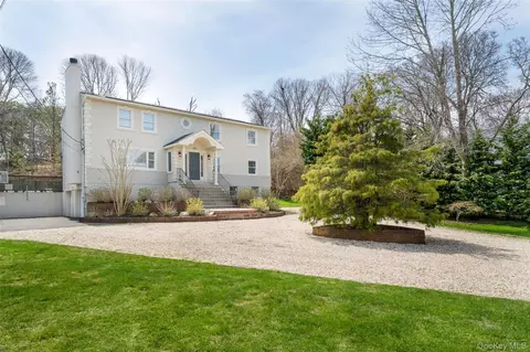 36 Charla Dr, Southampton, NY 11968