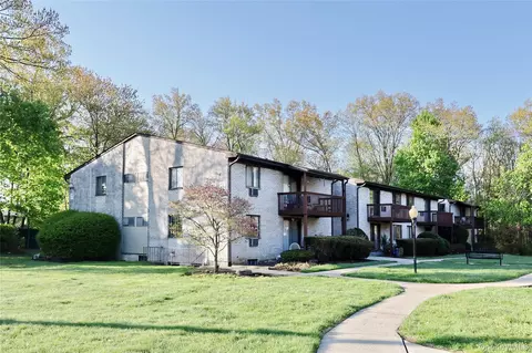 5 Secora Rd #F7, Ramapo, NY 10977