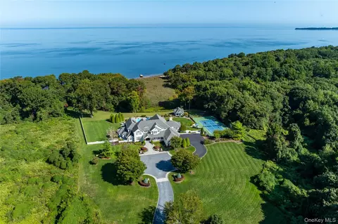 697 Short Beach Rd, Saint James, NY 11780