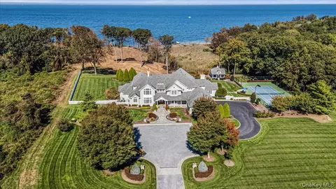 697 Short Beach Rd, Saint James, NY 11780