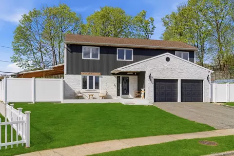 3 Rustic Ct, Plainview, NY 11803