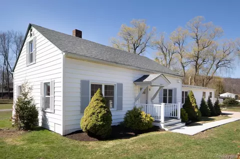 84 Beilke Rd, North East, NY 12546