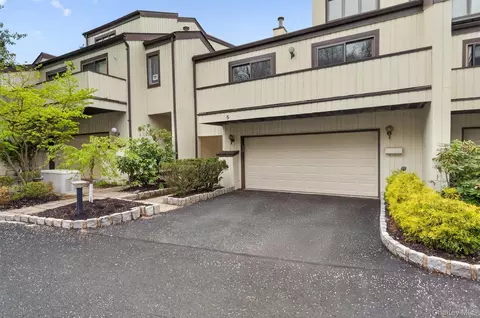 5 Bannock Ct, Ramapo, NY 10901