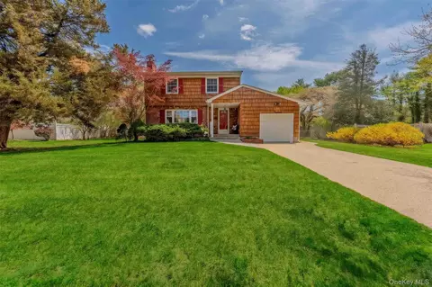 14 Linford Ln, Melville, NY 11747