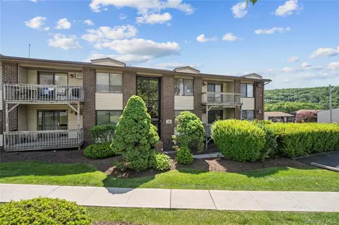 284 Country Club Ln, Pomona, NY 10970