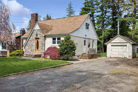 107 E 25th St, Huntington Station, NY 11746