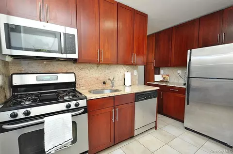 111 E Hartsdale Ave #7E, Greenburgh, NY 10530