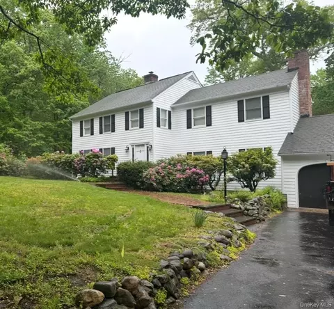 2068 Lansing Pl, Syosset, NY 11791
