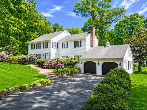 2068 Lansing Pl, Syosset, NY 11791
