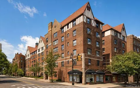 109-14 Ascan Ave #2P, New York, NY 11375