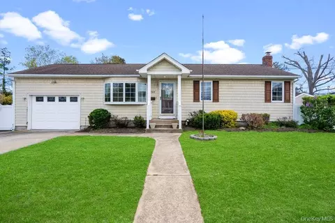 101 Sexton Rd, West Babylon, NY 11704