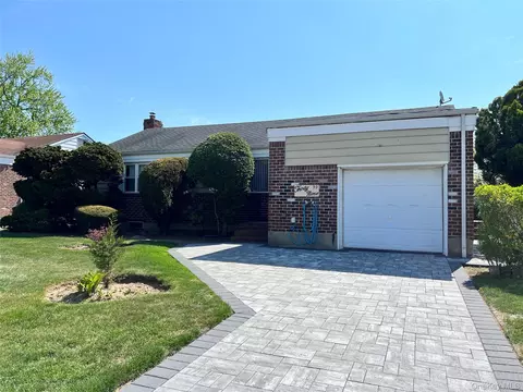 39 Caroline Ave, Elmont, NY 11003