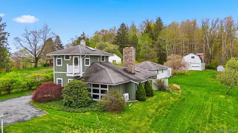 79 Hornbeck Rd, Poughkeepsie, NY 12603