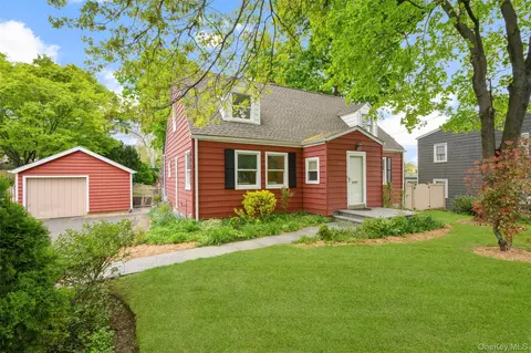 925 Old Post Rd, Mamaroneck, NY 10543