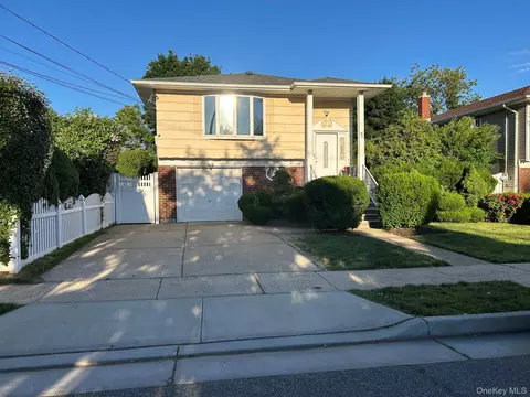 82 Bedford Rd, Hempstead, NY 11550