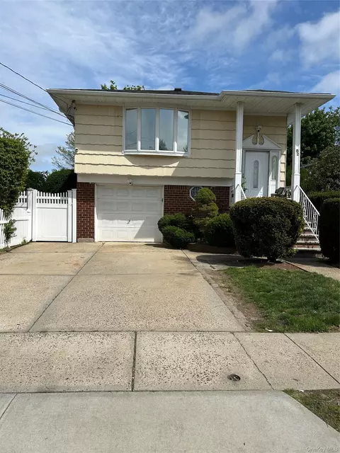 82 Bedford Rd, Hempstead, NY 11550