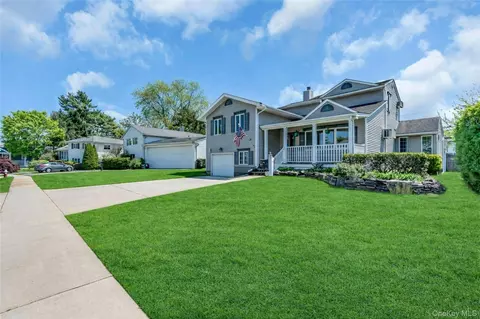 35 Peachtree Ln, Hicksville, NY 11801