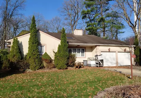 30 Birchwood Ln, Greenburgh, NY 10530