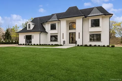 3 Wedgewood Dr, Dix Hills, NY 11746